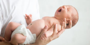 Bébé 1 mois qui pleure